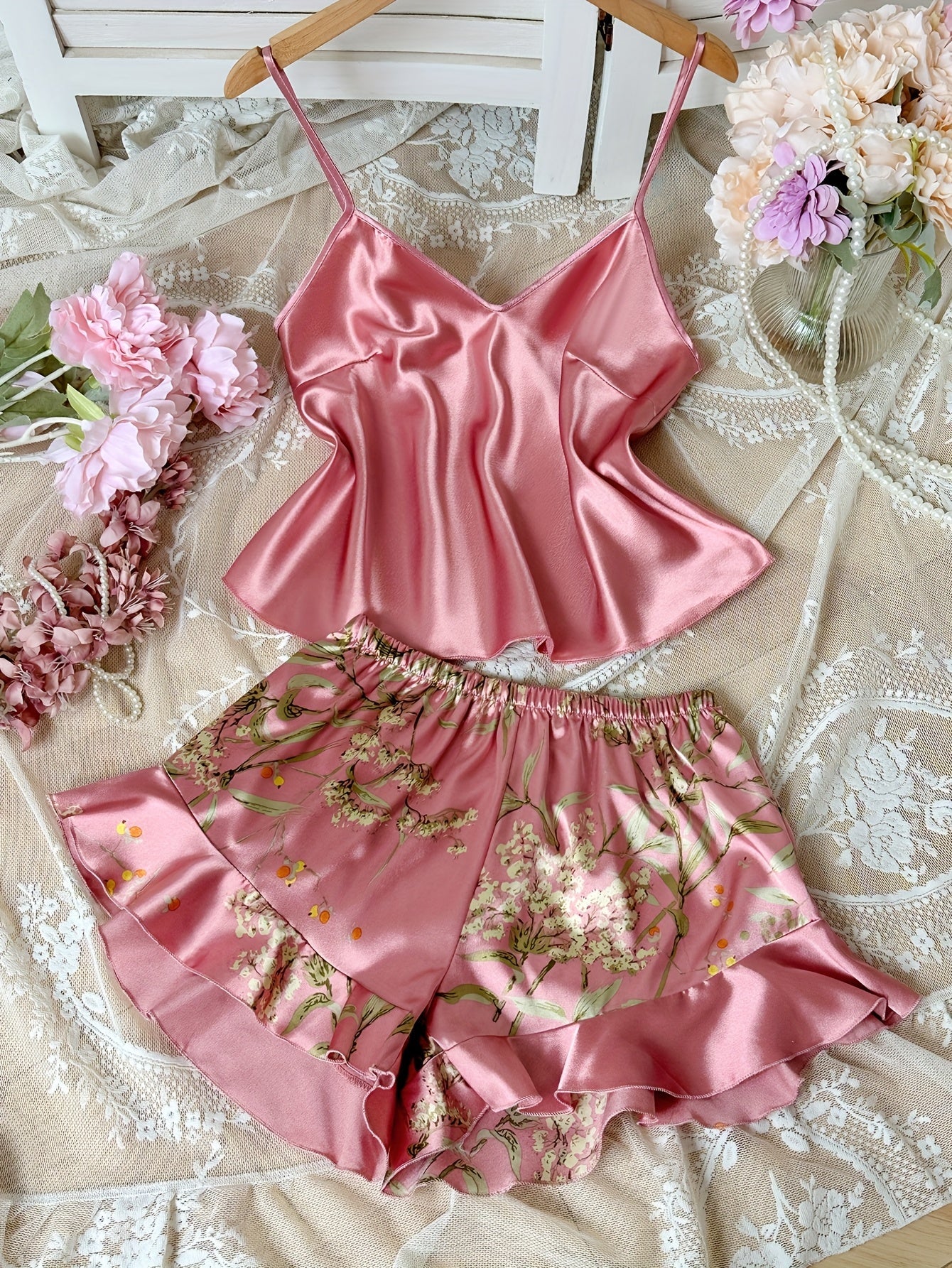 Damernas Satinpyjamas Set med Spetsdetaljer och Blommigt Mönster – Elegant Sommar Nattklädsel