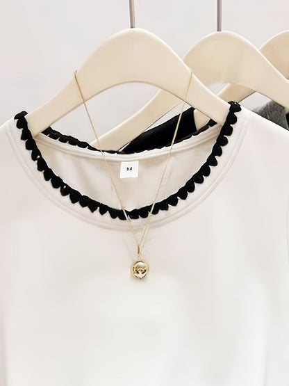 Dam Topp med Dekorativ Kant och Elegant Stil för Vardagsbruk och Fest