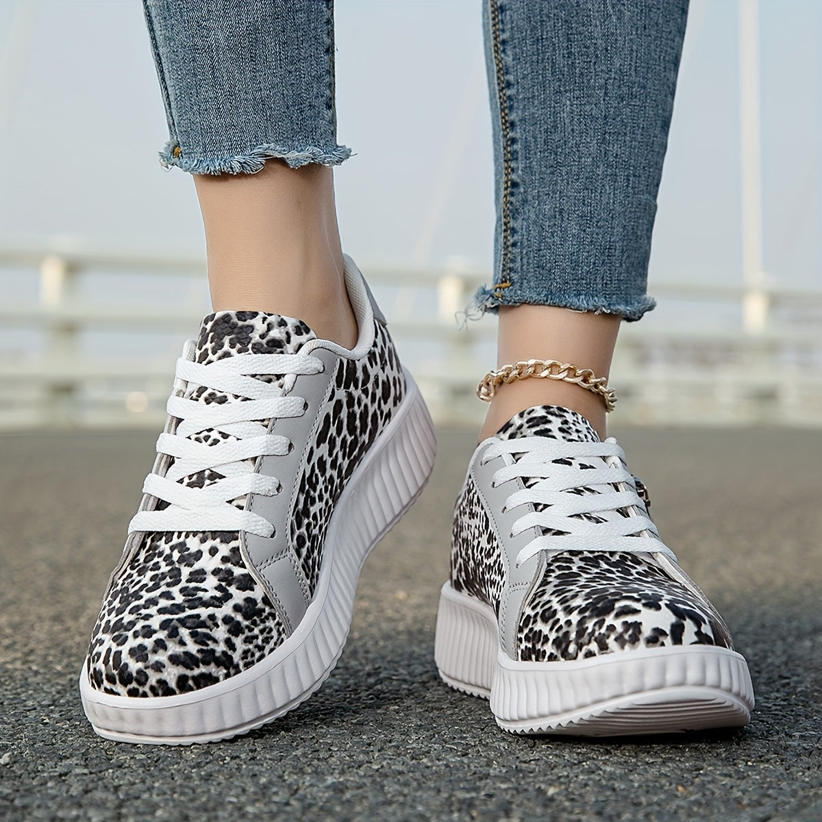 Damsneakers med leopardmönster och platåsula – Trendiga vardagsskor