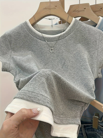 Dam T-shirt med modern lager-på-lager-look och avslappnad passform – Perfekt för vardag och fritid