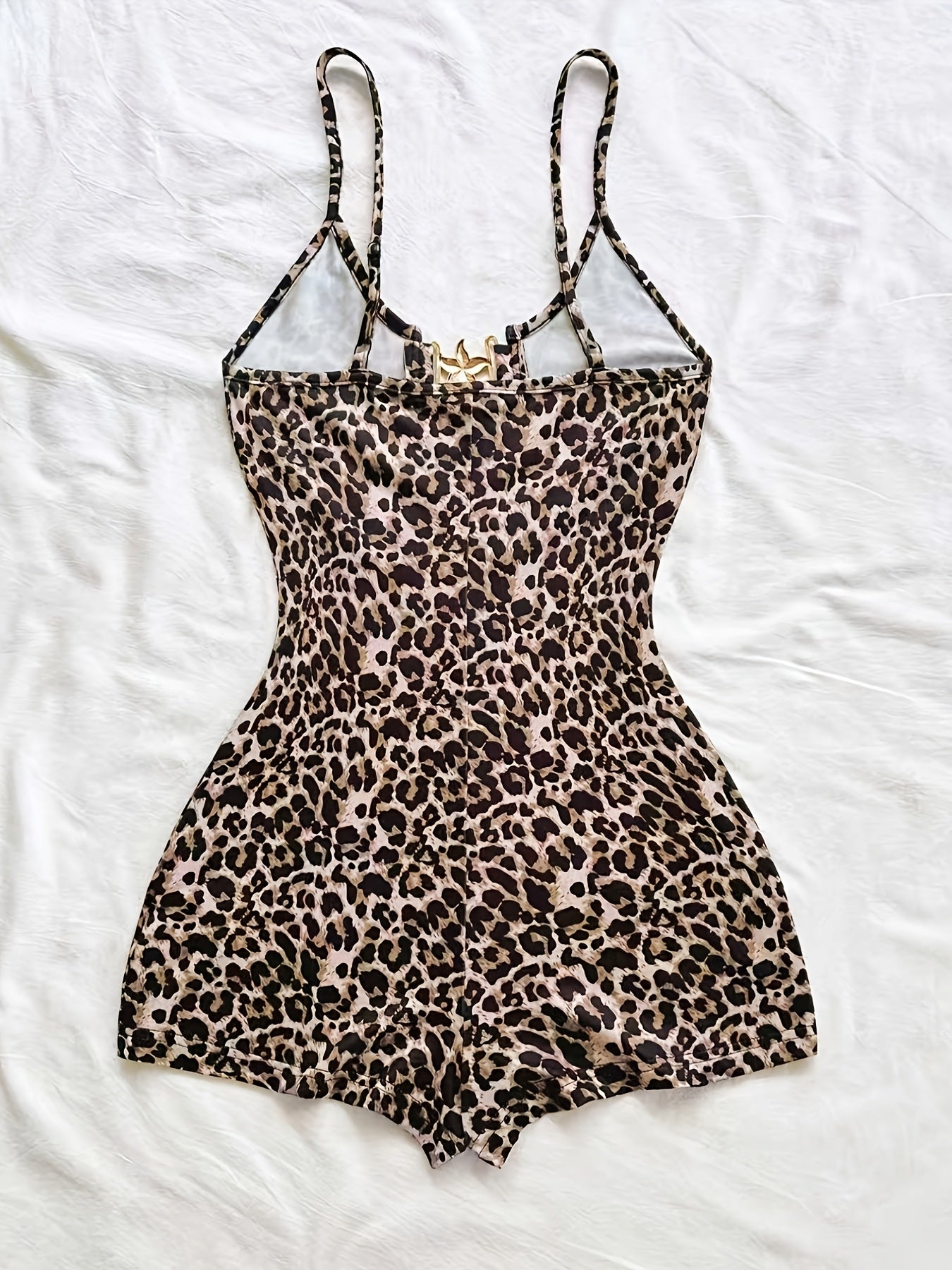 Dam Playsuit med Leopardmönster och Dekorativa Gulddetaljer – Trendig Bad- och Sommardräkt