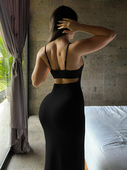 Damers figurnära maxiklänning för kväll och fest – elegant bodycon med smala axelband