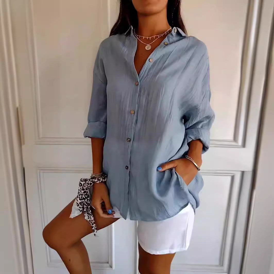 Joy – Långärmad Blus med Enkelknäppning och Plissering
