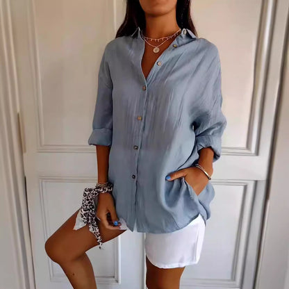 Joy – Långärmad Blus med Enkelknäppning och Plissering