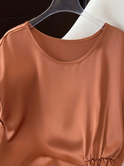 Dam Blus med Asymmetrisk Rynkning och Modern Siluett – Elegant Topp för Vardag och Fest