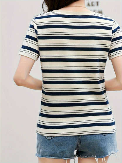 Dam T-shirt med klassiska ränder och avslappnad stil – perfekt för vardagsbruk och trendiga outfits