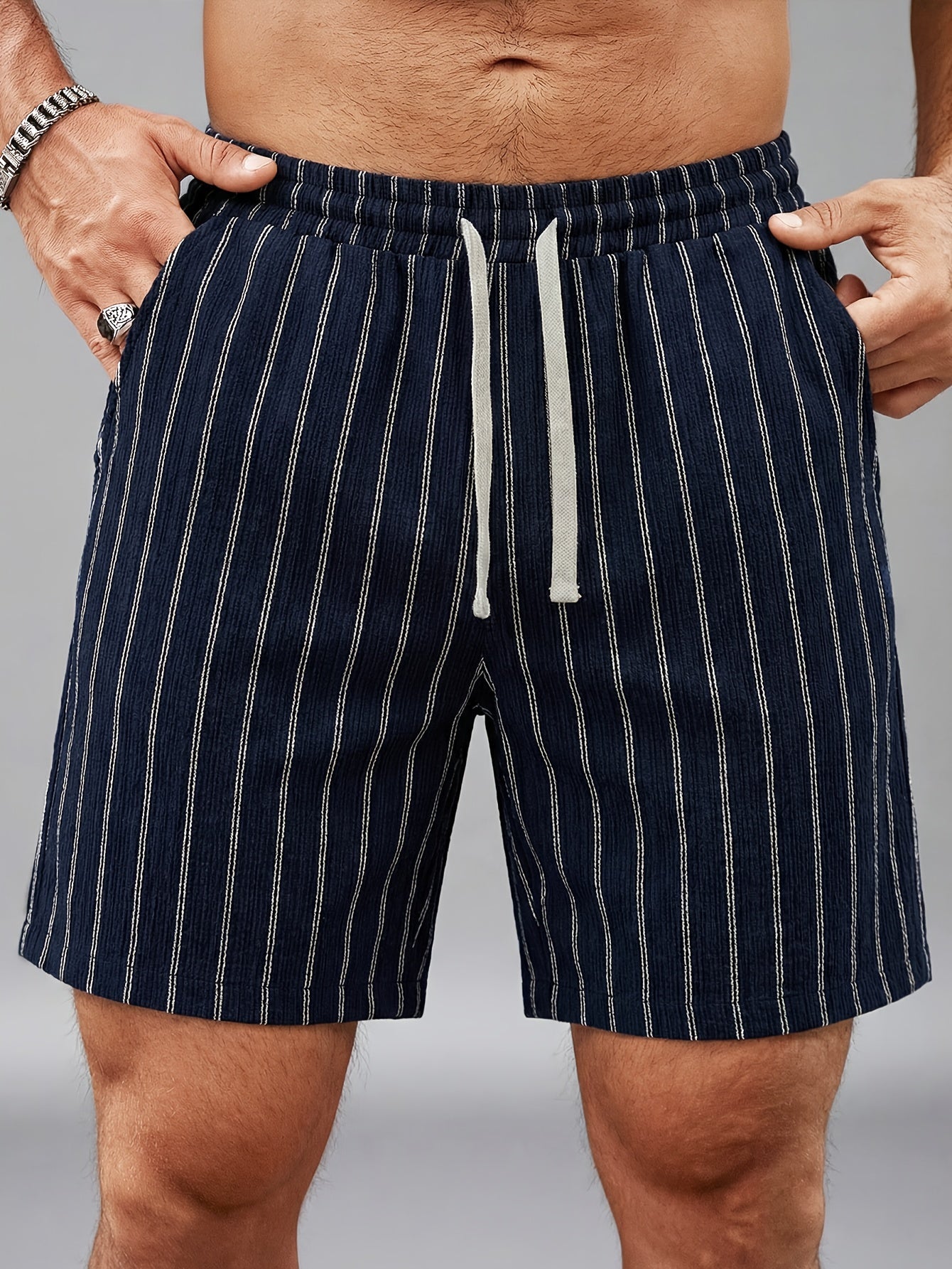 Herr Shorts med Smala Ränder – Avslappnad och Trendig Stil för Fritid eller Sport