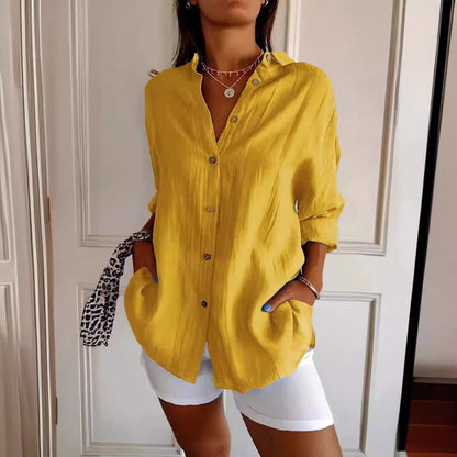Joy – Långärmad Blus med Enkelknäppning och Plissering