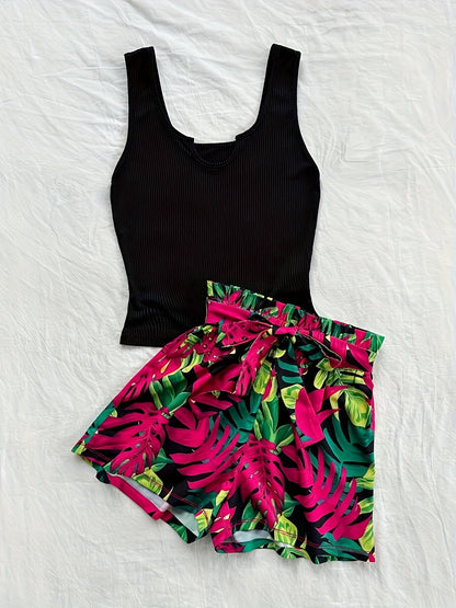Damset med ribbad linne och tropiska shorts – semesterstil och sommaroutfit