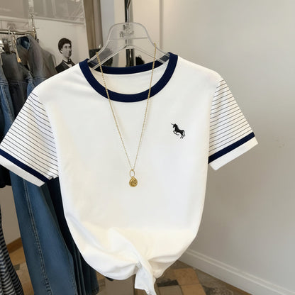 Dam T-shirt med enhörningslogotyp och randiga ärmar – Trendig vardagsstil