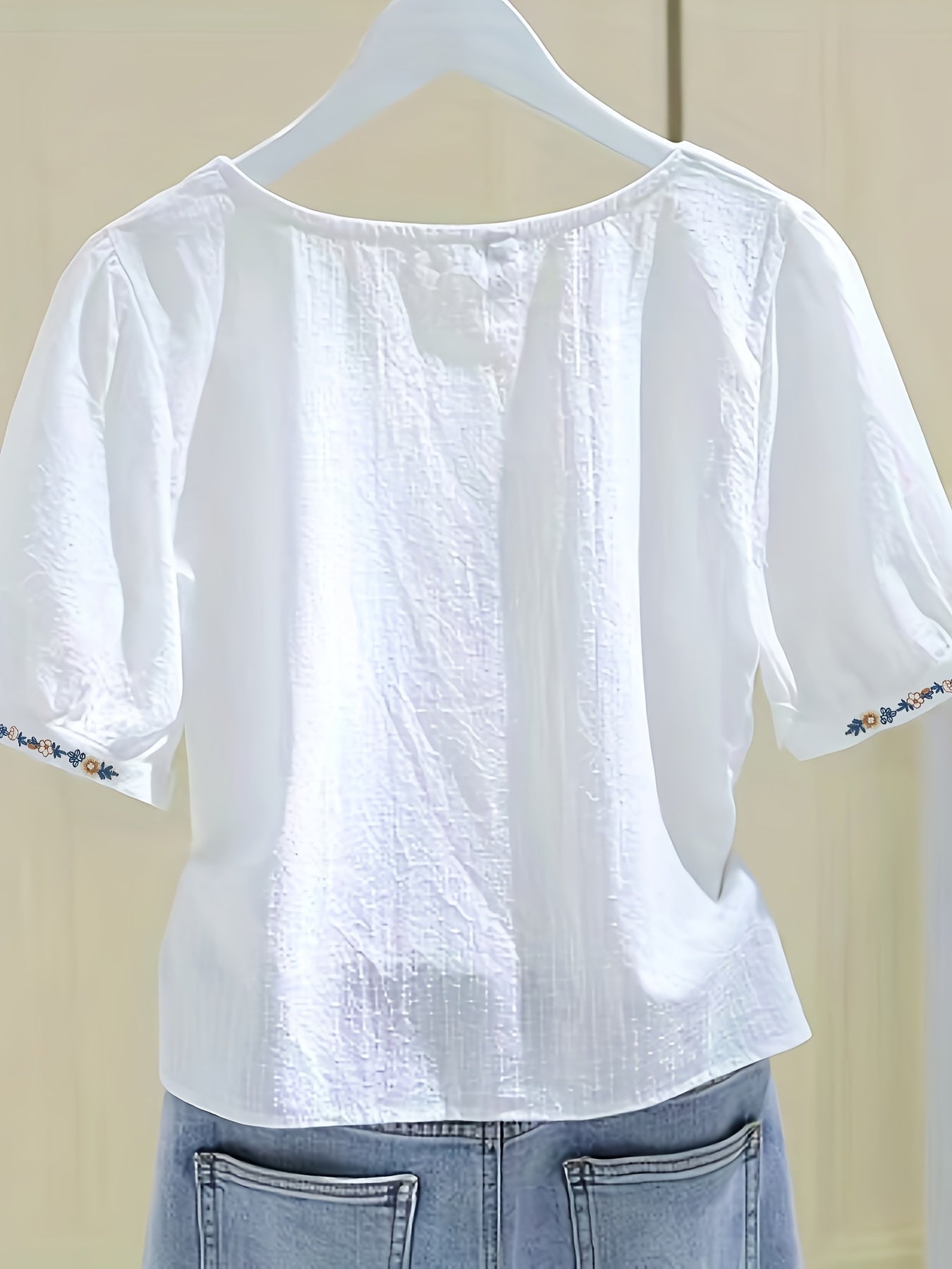 Dam Elegant Blus med Broderade Blommor och Fyrkantig Hals – Vår/Sommar Top