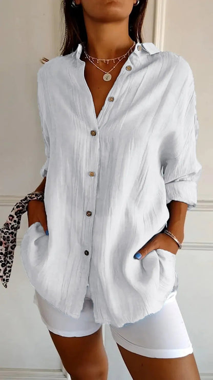 Joy – Långärmad Blus med Enkelknäppning och Plissering