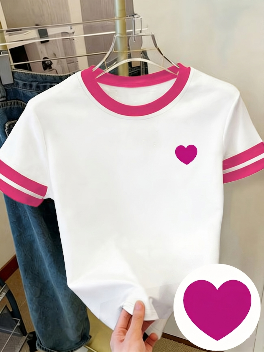 Dam T-shirt med hjärtdetalj och sportig retrostil – Perfekt för vardag och fritid