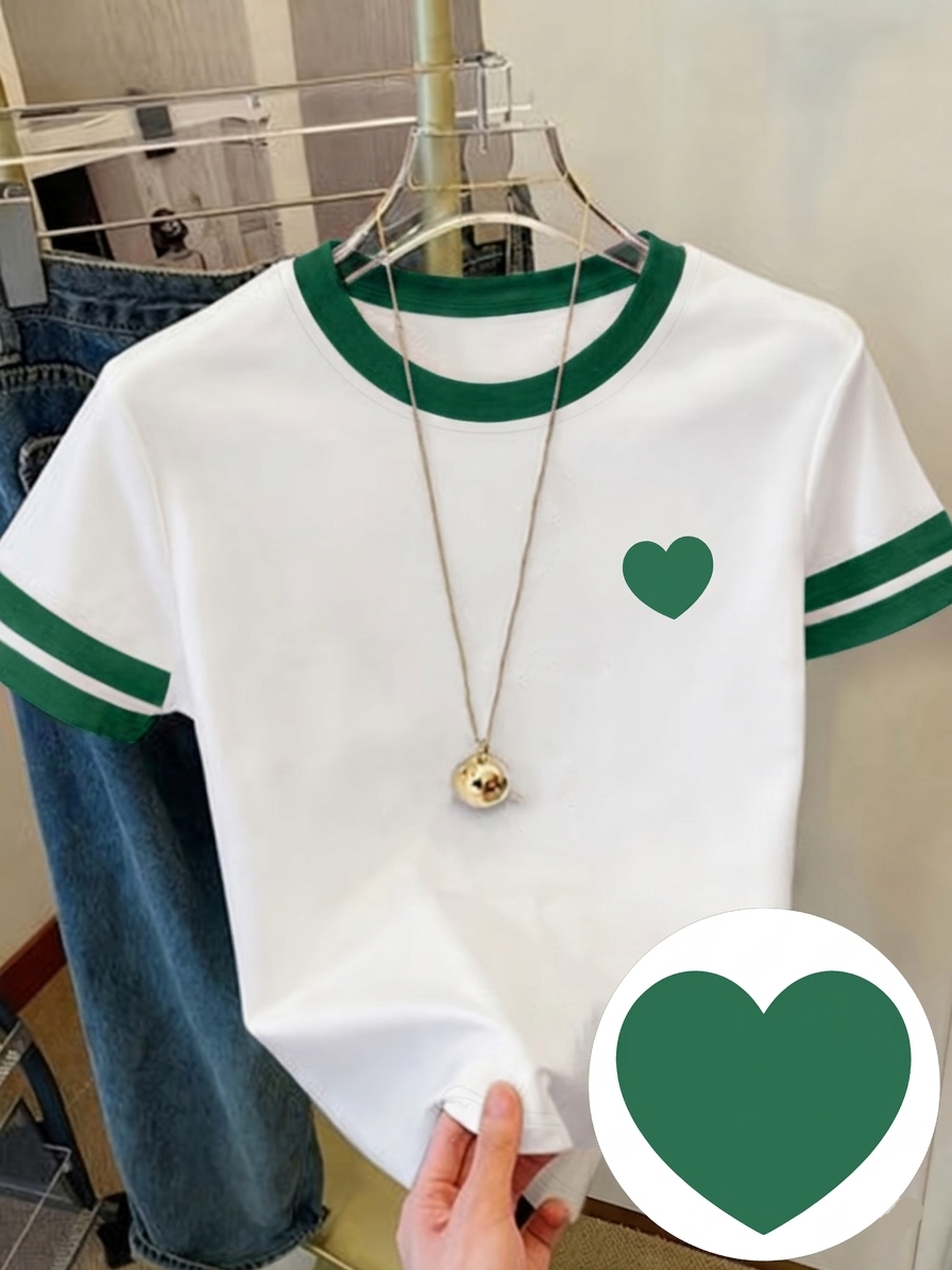 Dam T-shirt med hjärtdetalj och sportig retrostil – Perfekt för vardag och fritid