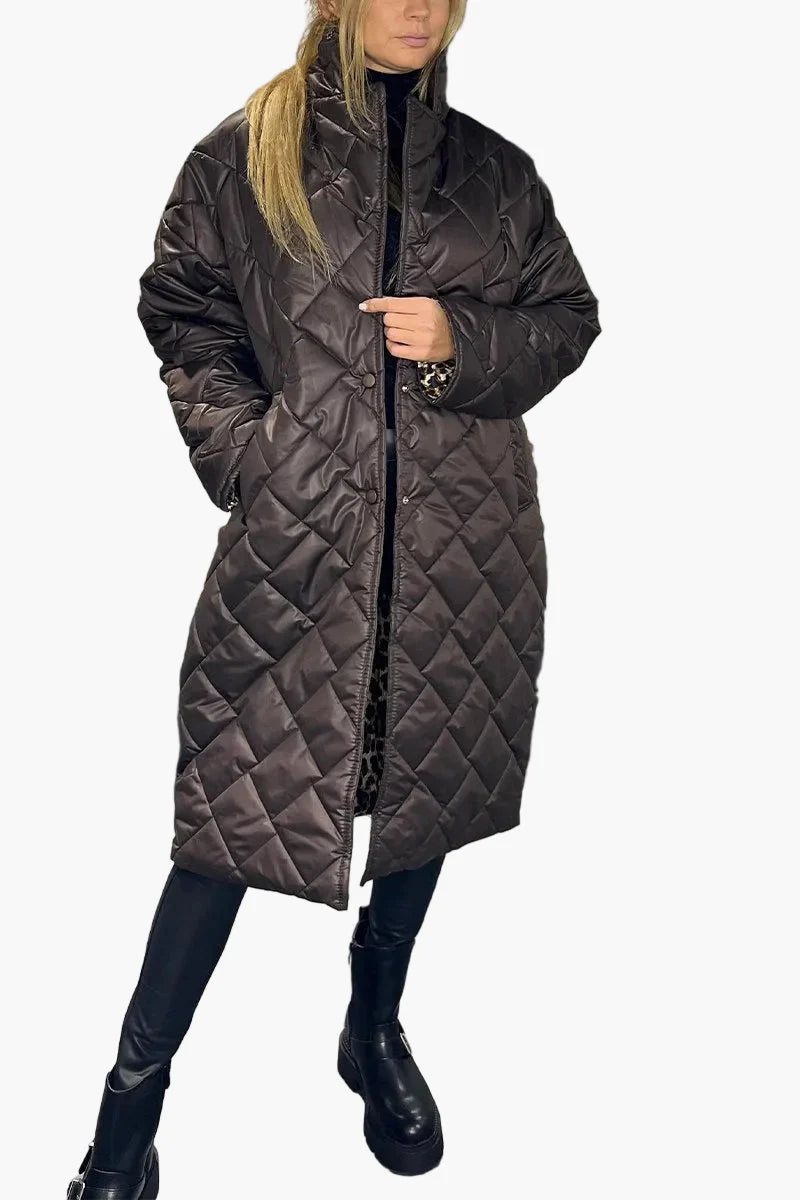 Dam Quiltad Vändbar Vinterkappa med Elegant Siluett och Leoparddetaljer – Perfekt för Kalla Dagar