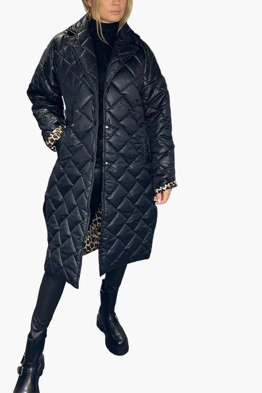 Dam Quiltad Vändbar Vinterkappa med Elegant Siluett och Leoparddetaljer – Perfekt för Kalla Dagar