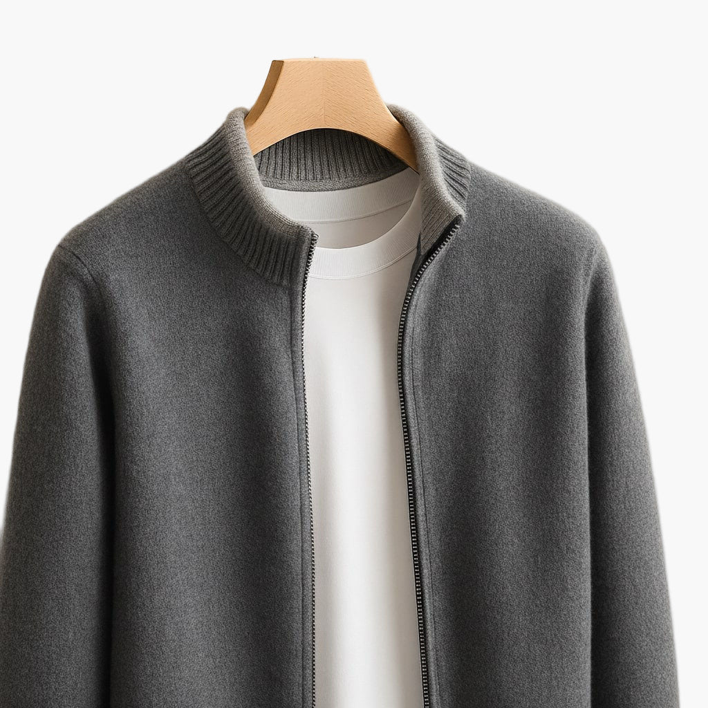 Herrjacka stickad med dragkedja – minimalistisk och modern vardagsstil