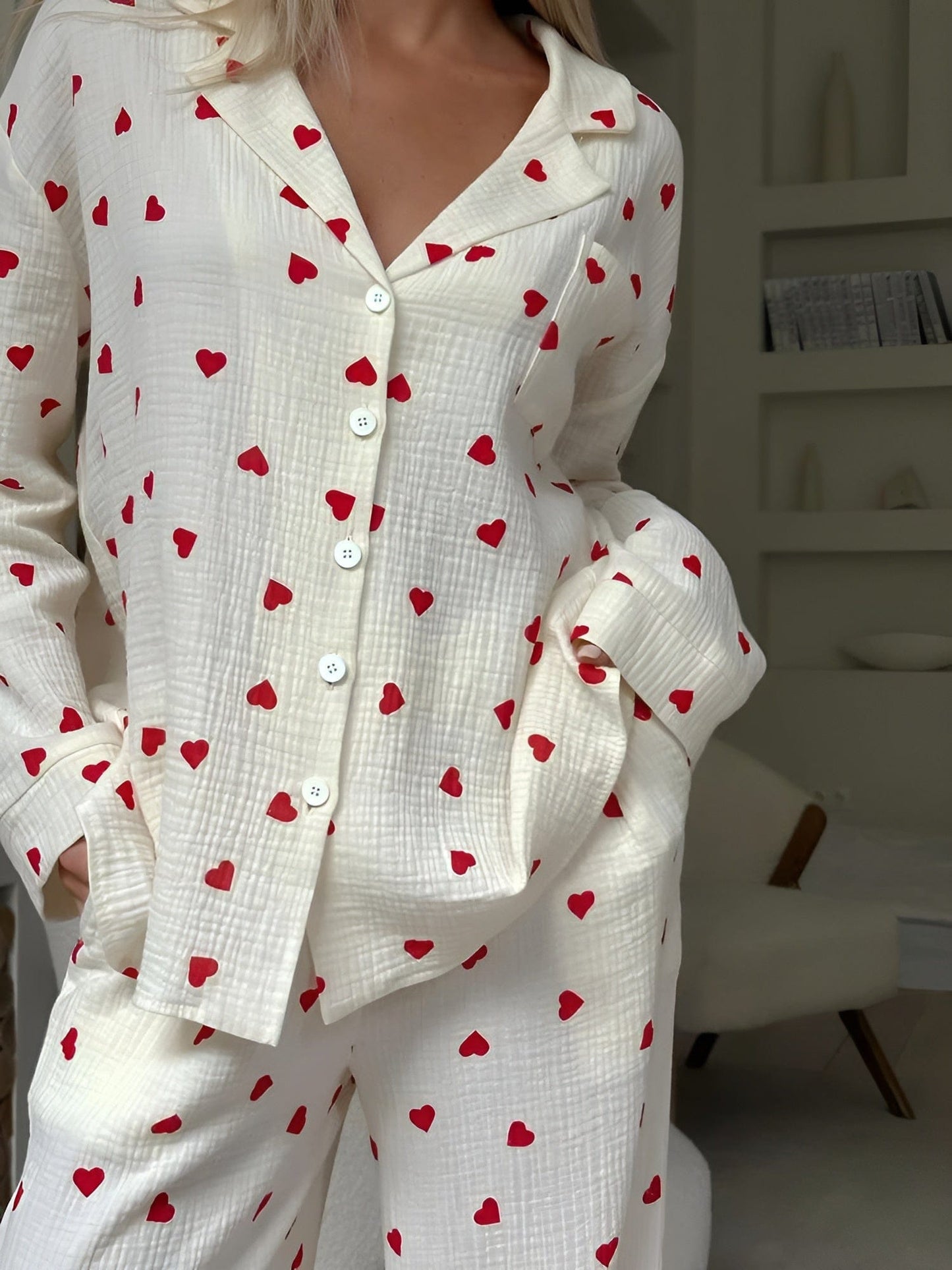 Dam Pyjamasset med Hjärtmönster – Elegant Loungewear för Hemma och Sovrum