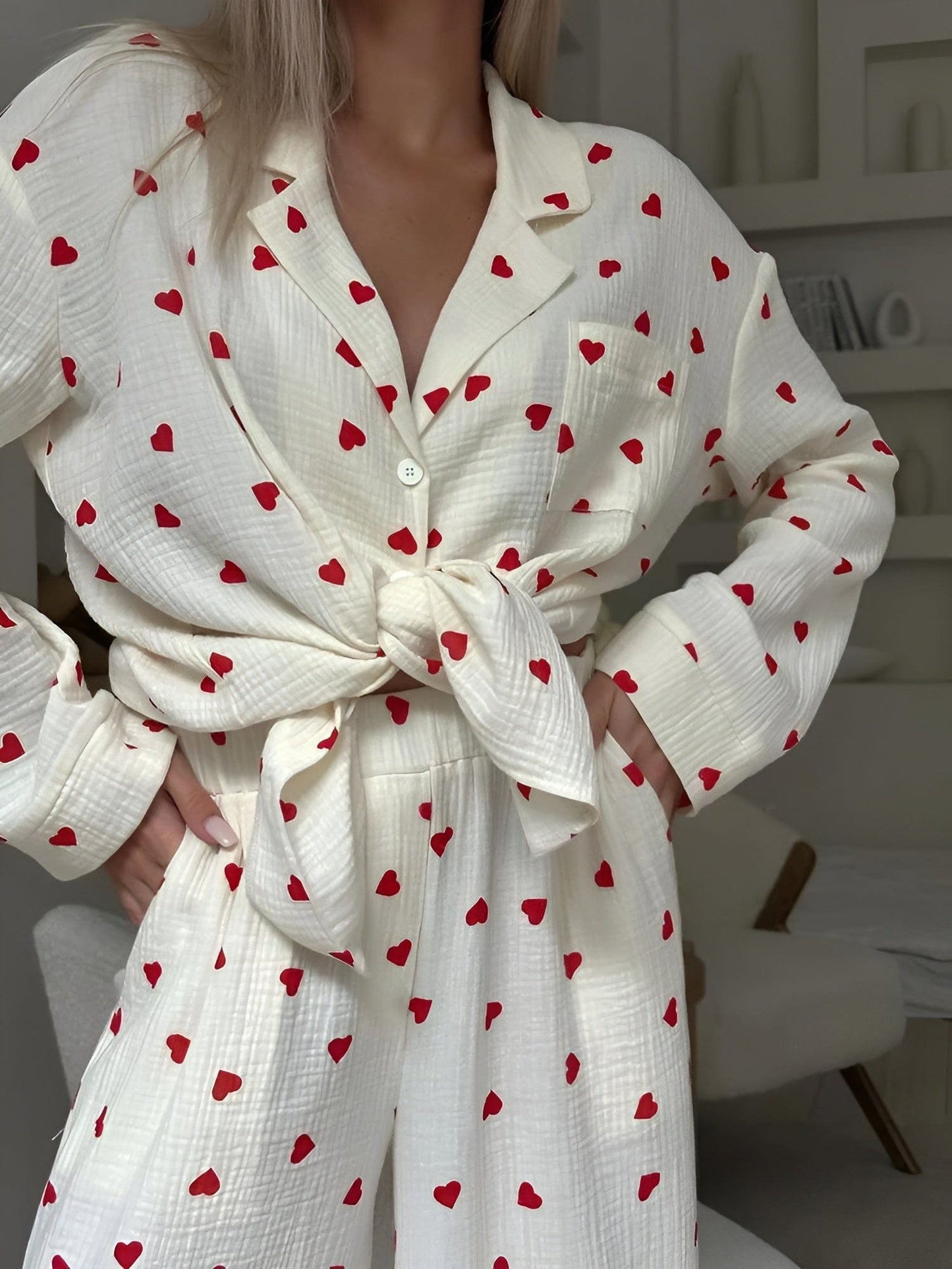 Dam Pyjamasset med Hjärtmönster – Elegant Loungewear för Hemma och Sovrum