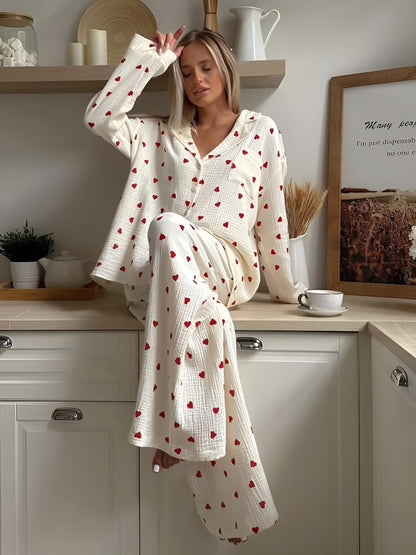 Dam Pyjamasset med Hjärtmönster – Elegant Loungewear för Hemma och Sovrum