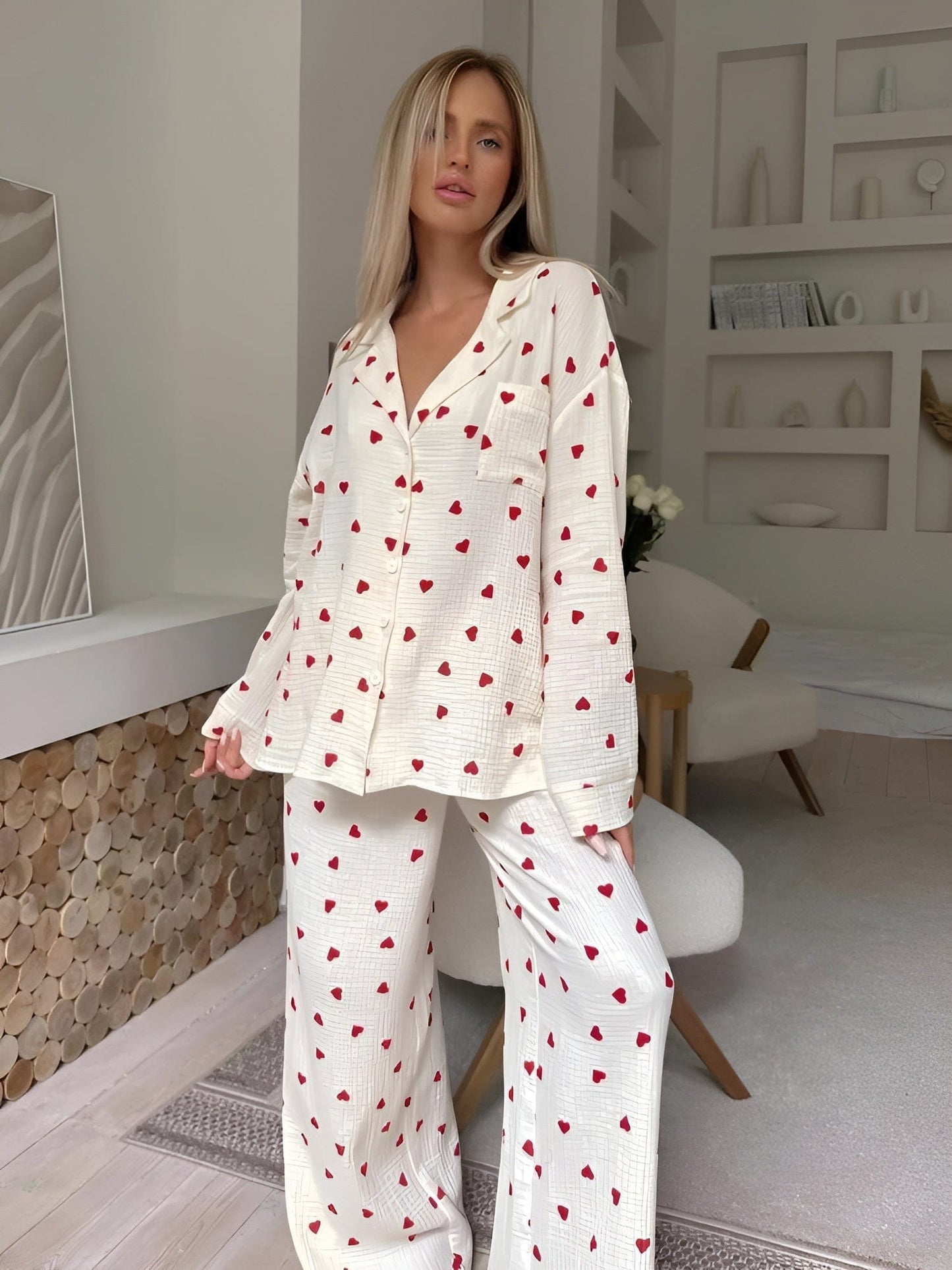Dam Pyjamasset med Hjärtmönster – Elegant Loungewear för Hemma och Sovrum