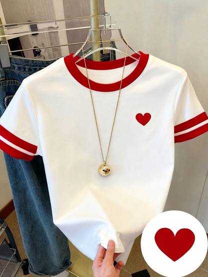 Dam T-shirt med hjärtdetalj och sportig retrostil – Perfekt för vardag och fritid